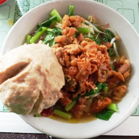 Mbak Lili's Gurame Soup: The Secret Flavor That Makes Cilacap Residents Queue